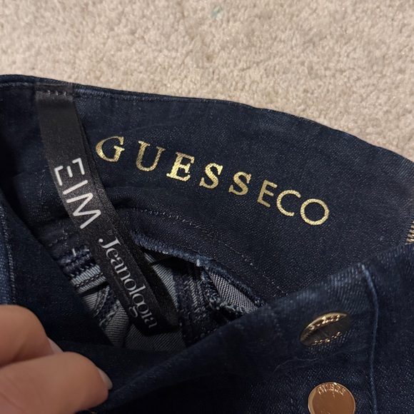 Guess - Picture 6 of 6